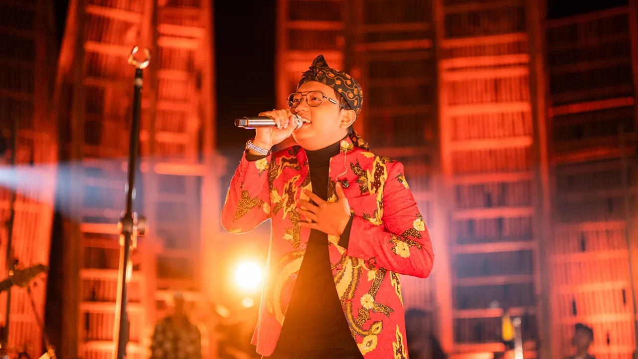 Tampil di Jazz Gunung Bromo 2023 Ditemani Bella Bonita, Denny Caknan Irit Bicara