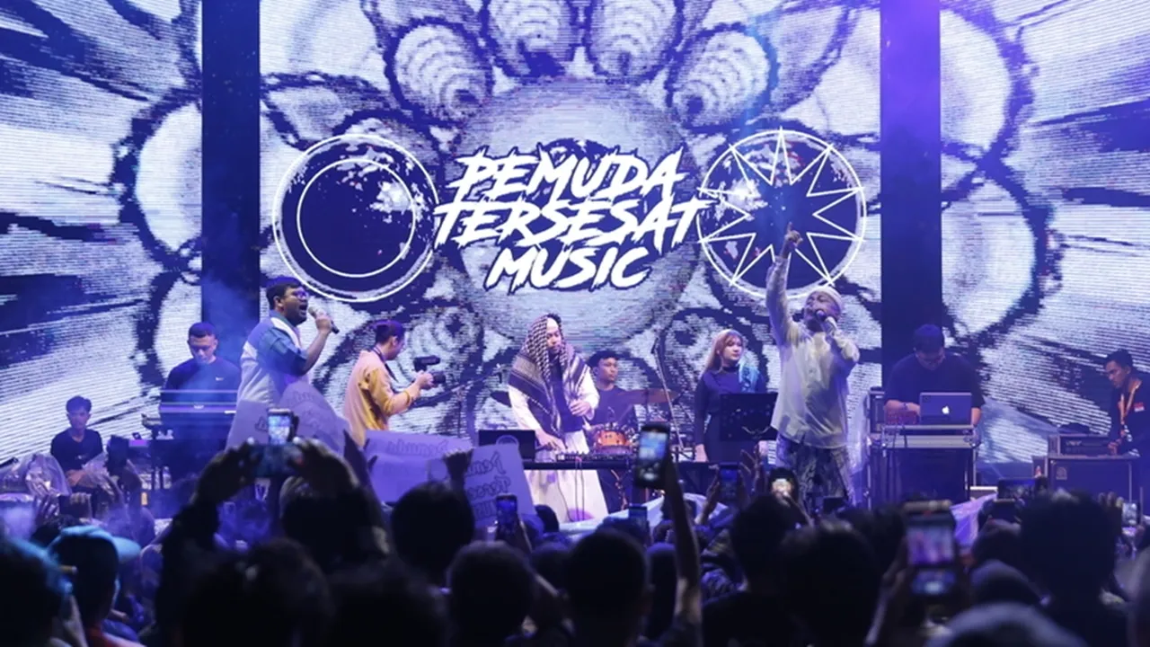 Tampil Perdana di Festival 6, Pemuda Tersesat Music Ajak Bersholawat Hingga Roasting Aldi Taher