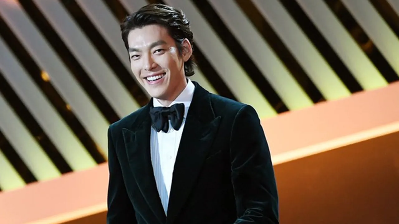 Tampil Perdana Setelah 2 Tahun Hiatus, Kim Woo Bin Ungkap Kondisi & Terima Kasih