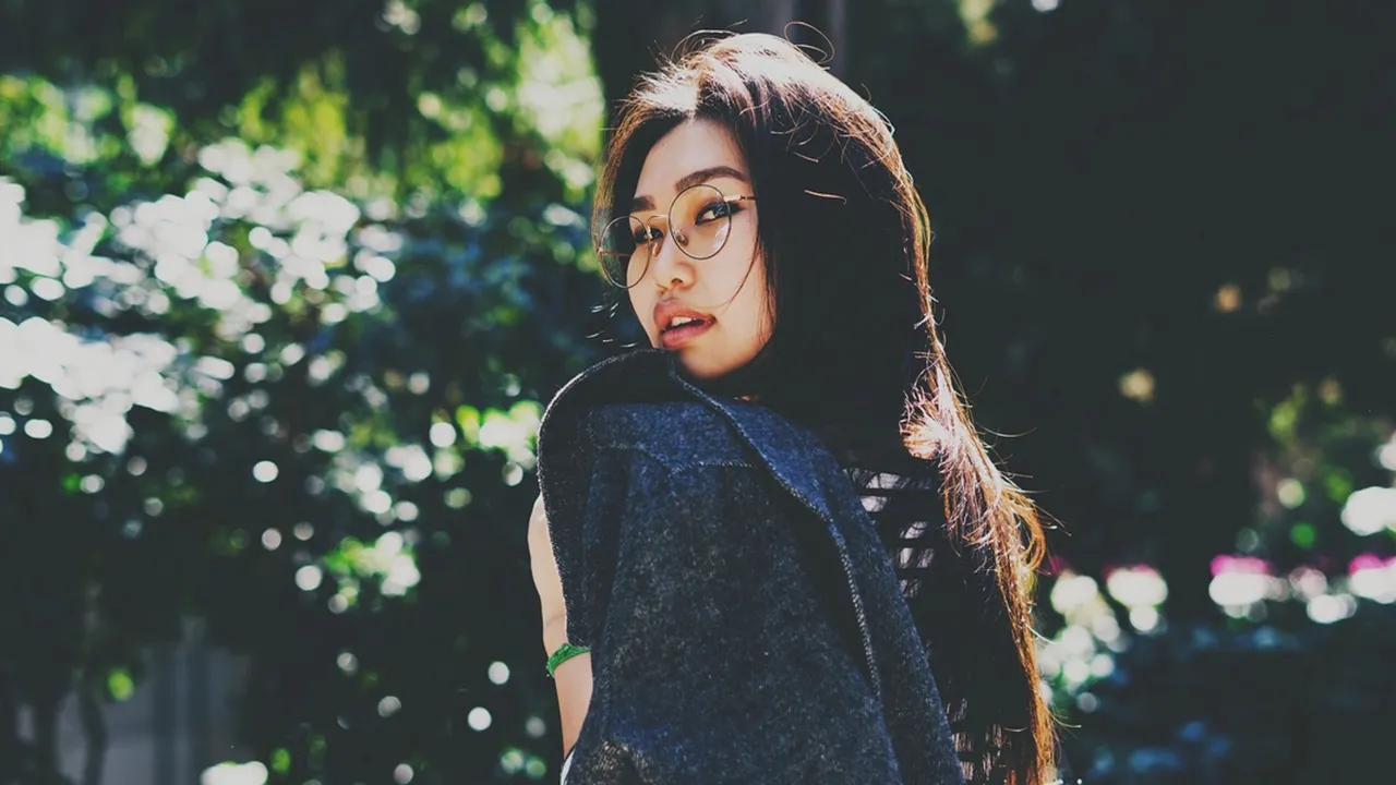 Tampil Stylish Ala Anak Kalcer, Intip Koleksi Frame Kacamata Premium yang Bikin Look Makin Classy!