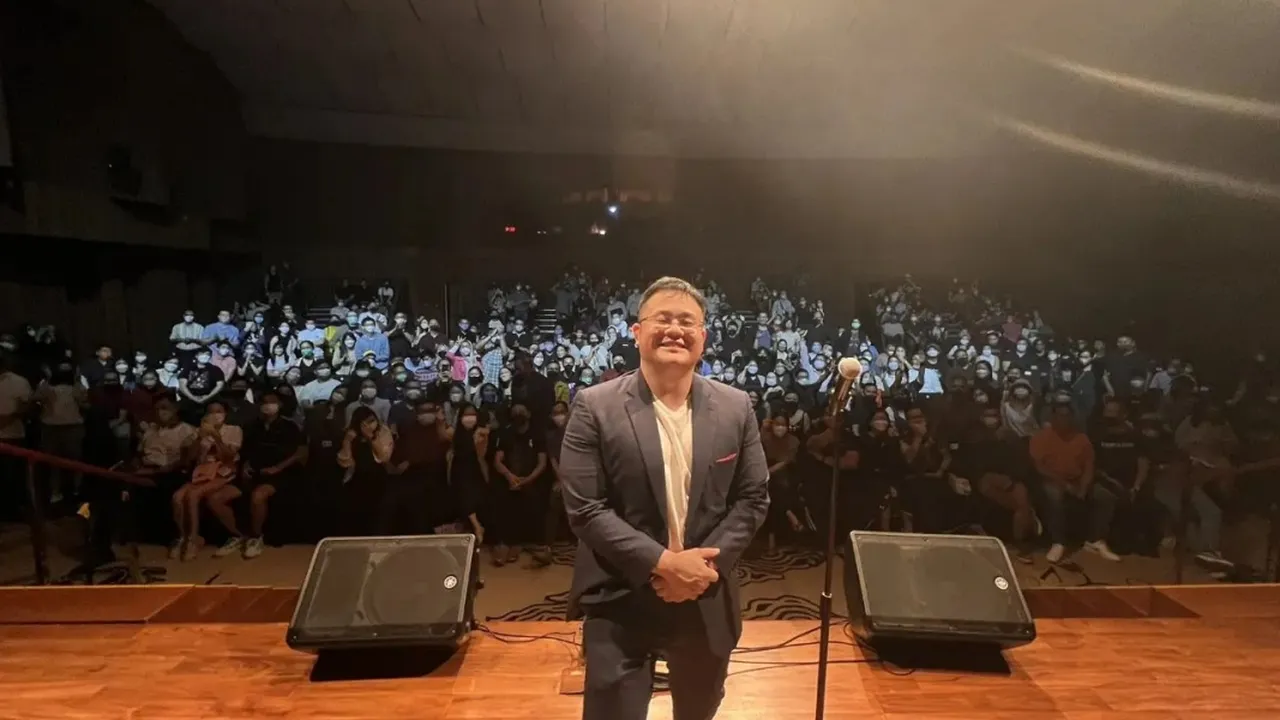 Tampil untuk Pertama Kalinya di Indonesia, Komika Populer Netflix dr. Jason Leong Mengaku Ketagihan!