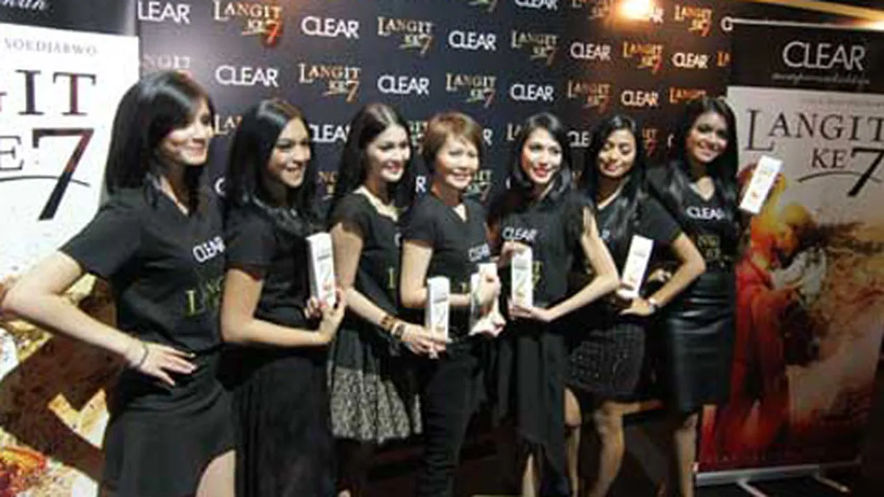 Tamu Undangan Gala Premiere LANGIT KE-7 Tampil Glamour
