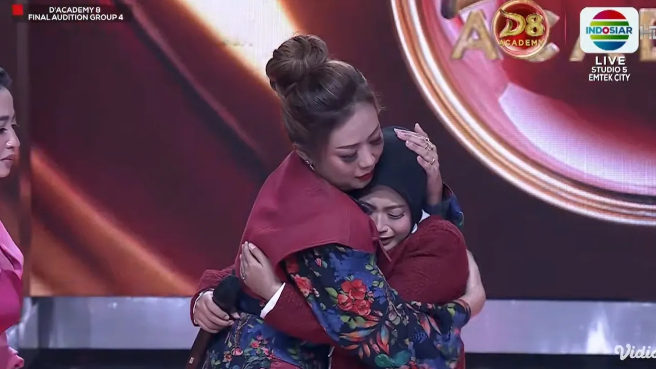 Tangis Mela Bandung Pecah di Panggung Dangdut Academy 8, Baru Tahu Kakek Meninggal Tangis Mela Bandung Pecah di Panggung Dangdut Academy 8, Baru Tahu Kakek Meninggal