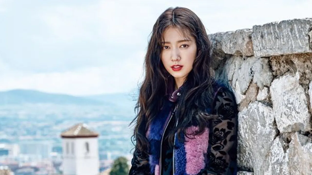Tangis Park Shin Hye Saat Berada di Kenya, Kenapa?