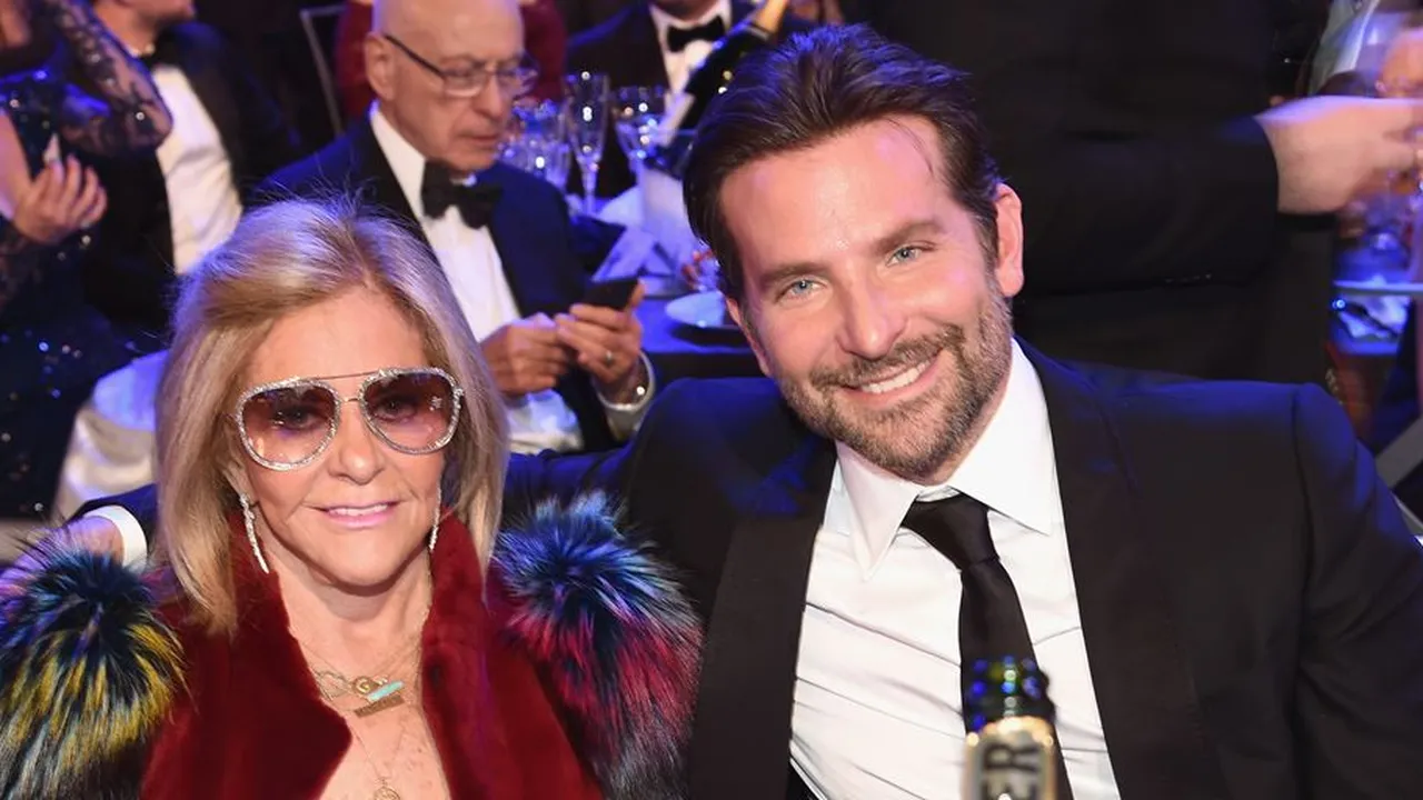 Tanpa Irina Shayk, Bradley Cooper Ajak Ibunya Hadiri SAG Awards Tanpa Irina Shayk, Bradley Cooper Ajak Ibunya Hadiri SAG Awards