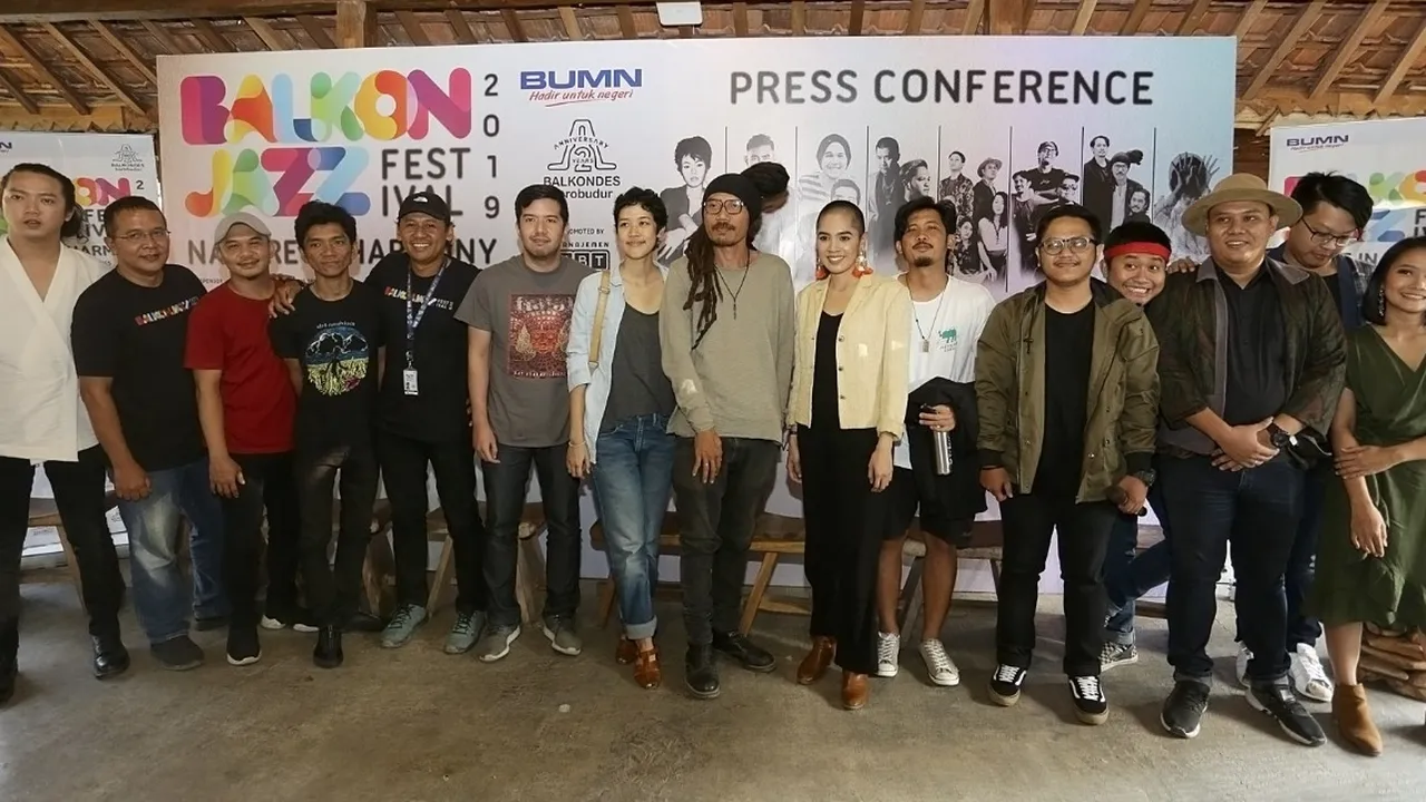 Tashoora dan Payung Teduh Tak Sabar Manggung di Balkon Jazz Festival 2019 Tashoora dan Payung Teduh Tak Sabar Manggung di Balkon Jazz Festival 2019