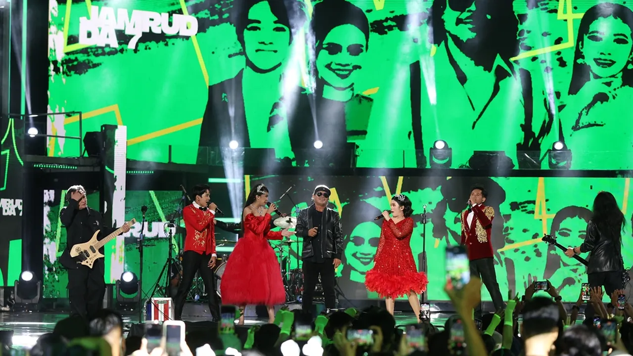 Tasya Bangga Bisa Manggung Bareng Band Jamrud di HUT Indosiar Tasya Bangga Bisa Manggung Bareng Band Jamrud di HUT Indosiar