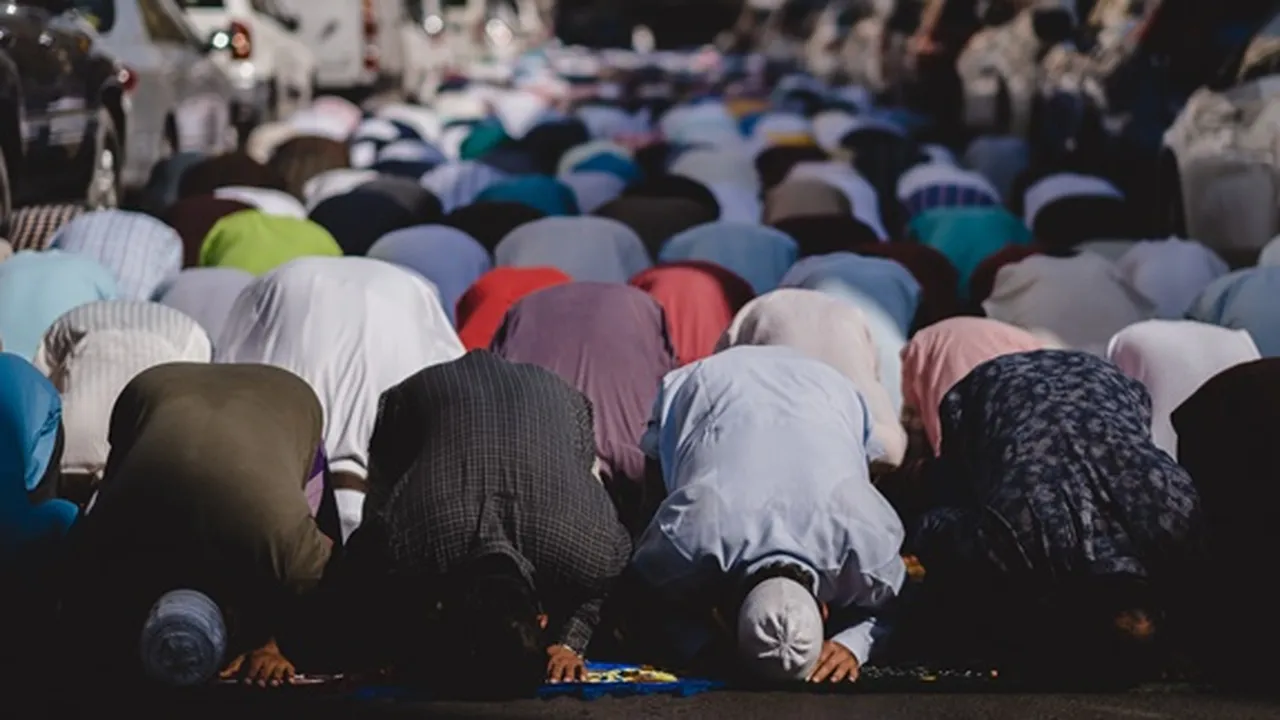 Tata Cara Sholat Idul Adha di Rumah Lengkap Bacaan Niatnya, Pahami Sesuai Urutannya