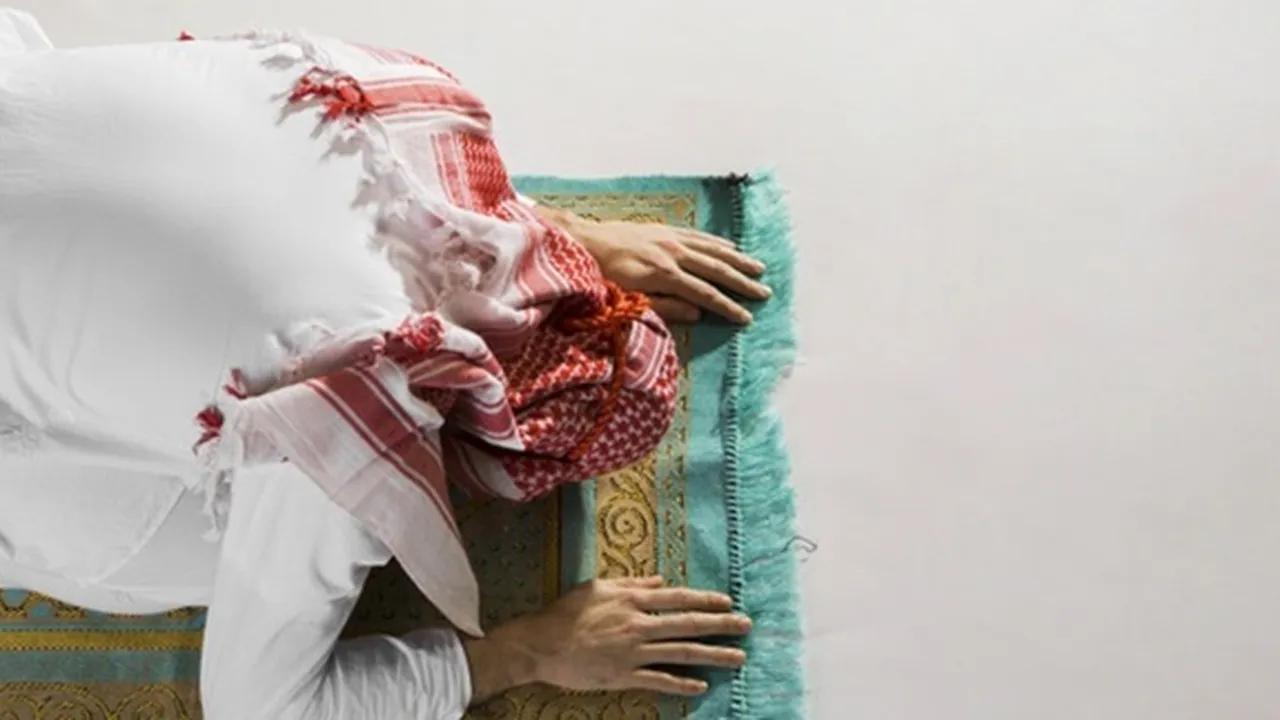 Tata Cara Sujud Sahwi, Lengkap dengan Waktu Pelaksanaan dan Doanya