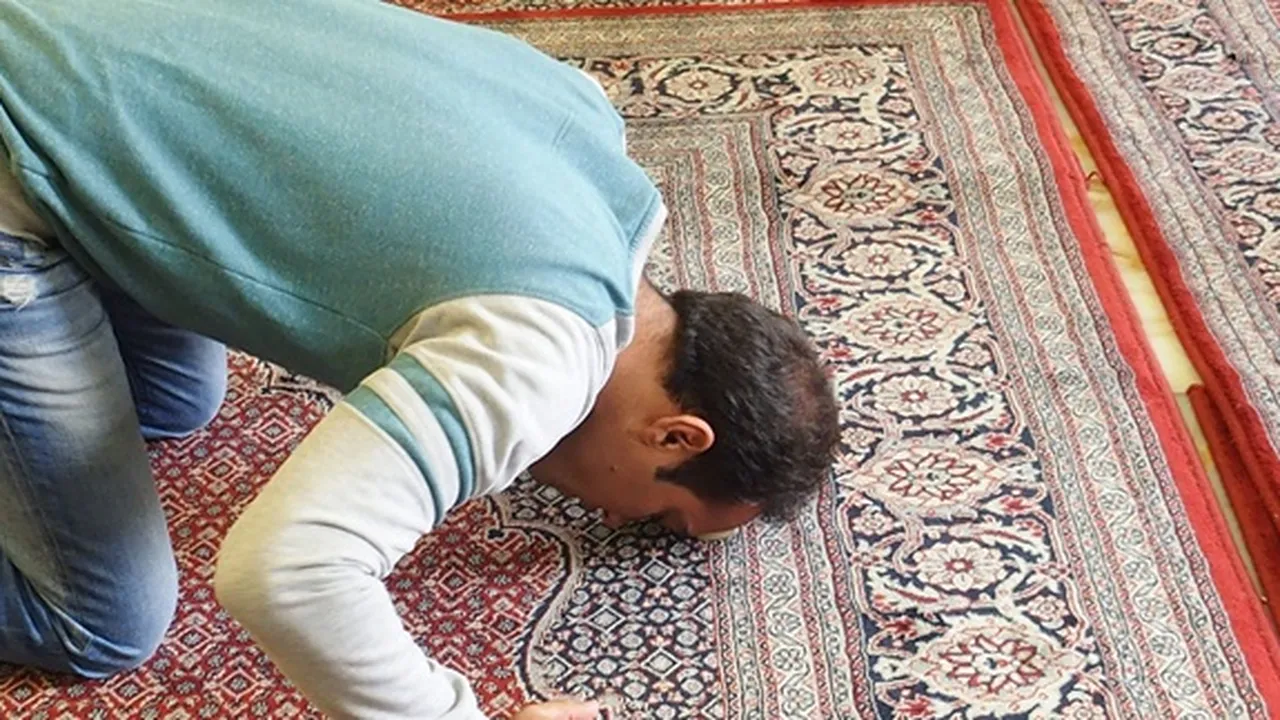 Tata Cara Sujud Syukur, Lengkap Beserta Doanya