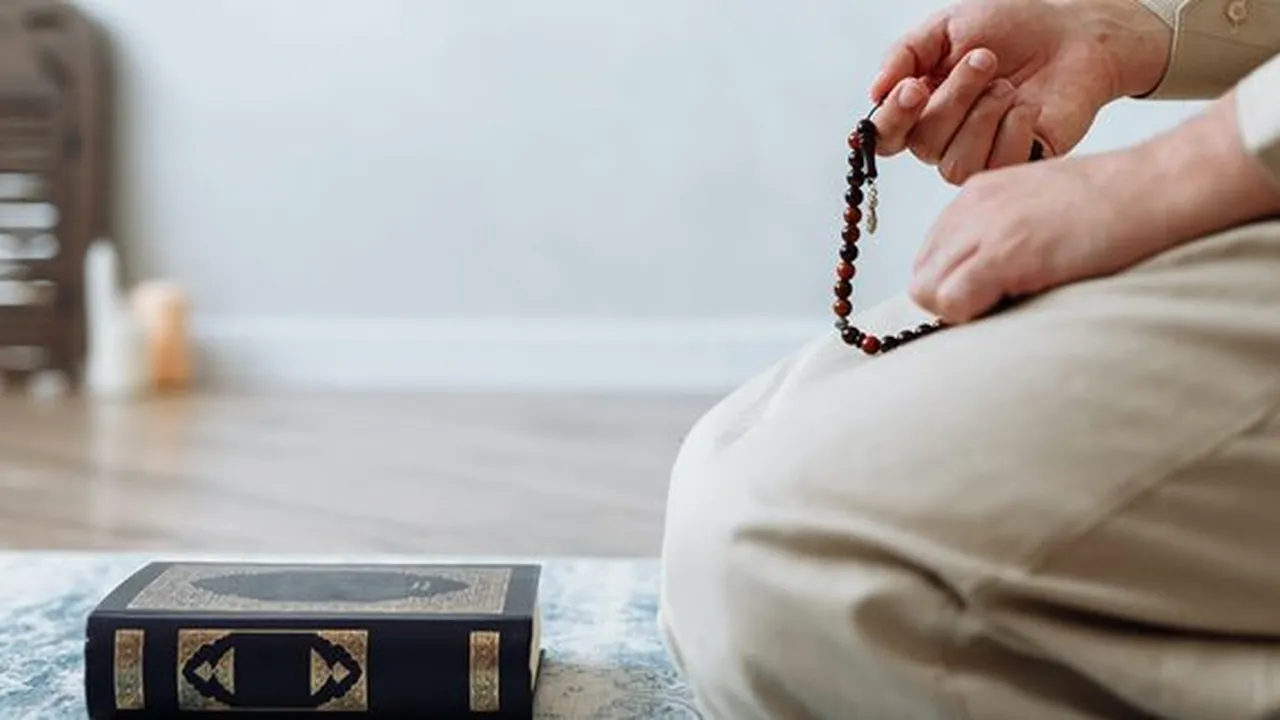 Tawasul Artinya Beribadah dengan Ridho Allah SWT, Beserta Hukum, Jenis, dan Doanya