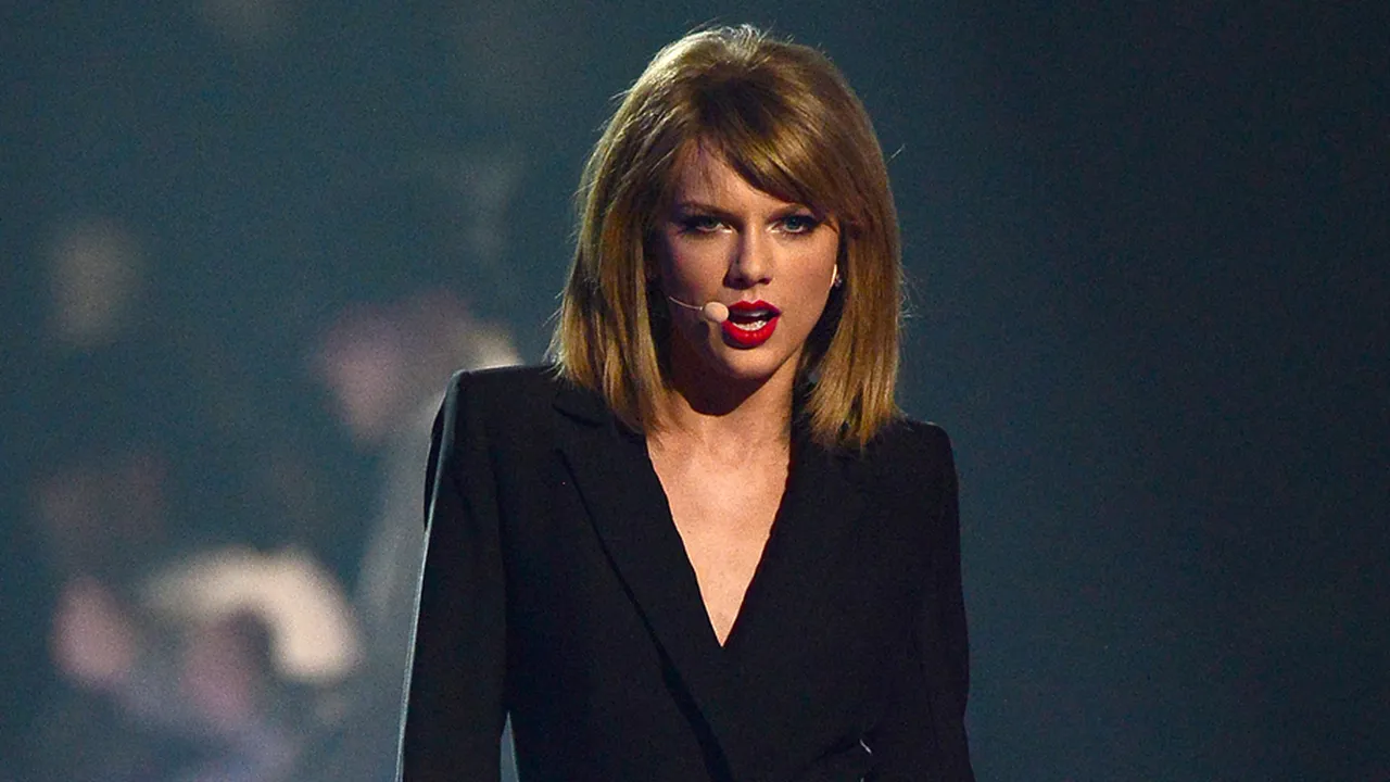 Taylor Swift Beri Penghormatan Untuk Aretha Franklin di Konsernya