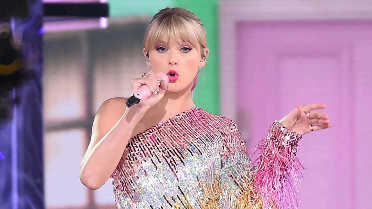 Taylor Swift Umumkan Album Baru, Serba Pink dan Penuh Cinta!