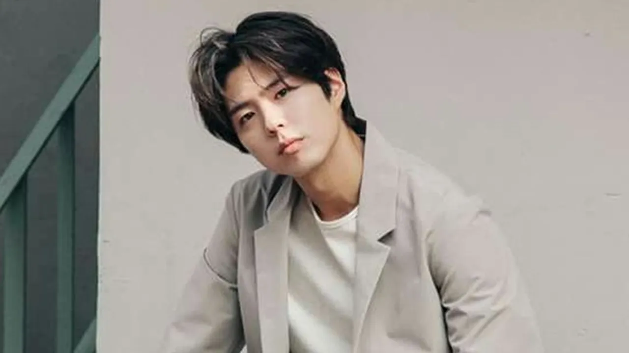 Teaser Perdana Park Bo Gum Untuk 'Boyfriend', Cowok Manis Yang Selalu Happy Teaser Perdana Park Bo Gum Untuk 'Boyfriend', Cowok Manis Yang Selalu Happy