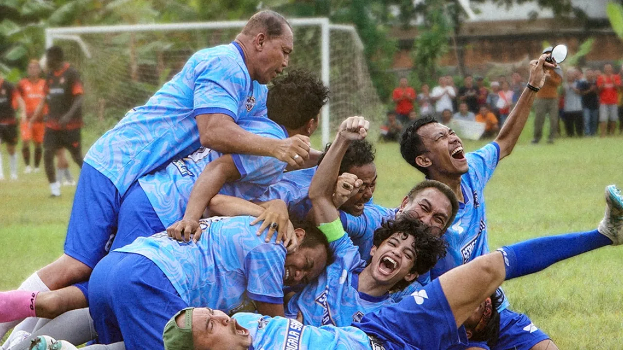 Teaser Trailer 'BAPAKMU KIPER' Resmi Dirilis, Fedi Nuril & Ali Fikry Kembali Main Bareng