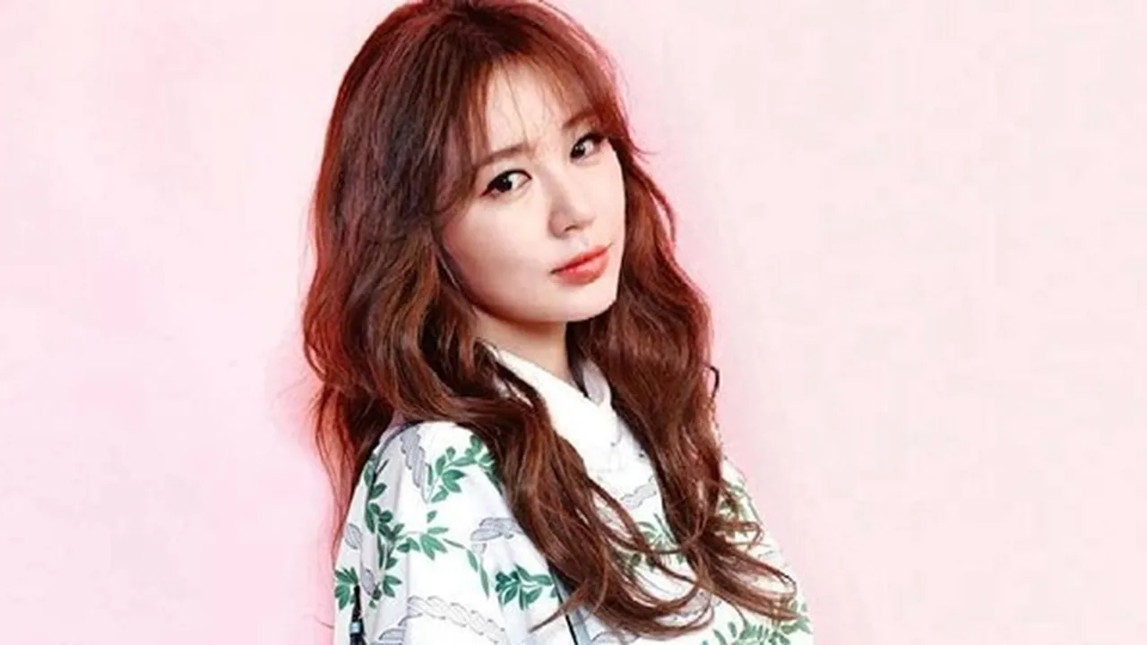Teaser Yoon Eun Hye Untuk 'Love Alert', Sukses Jadi Artis Gagal Dalam Cinta