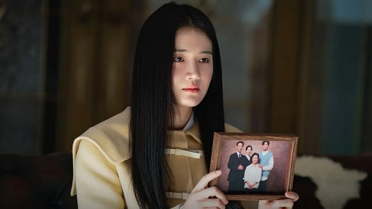 Teka-Teki dalam Drama 'PERFECT FAMILY': Apa yang Disembunyikan oleh Setiap Karakter? Teka-Teki dalam Drama 'PERFECT FAMILY': Apa yang Disembunyikan oleh Setiap Karakter?