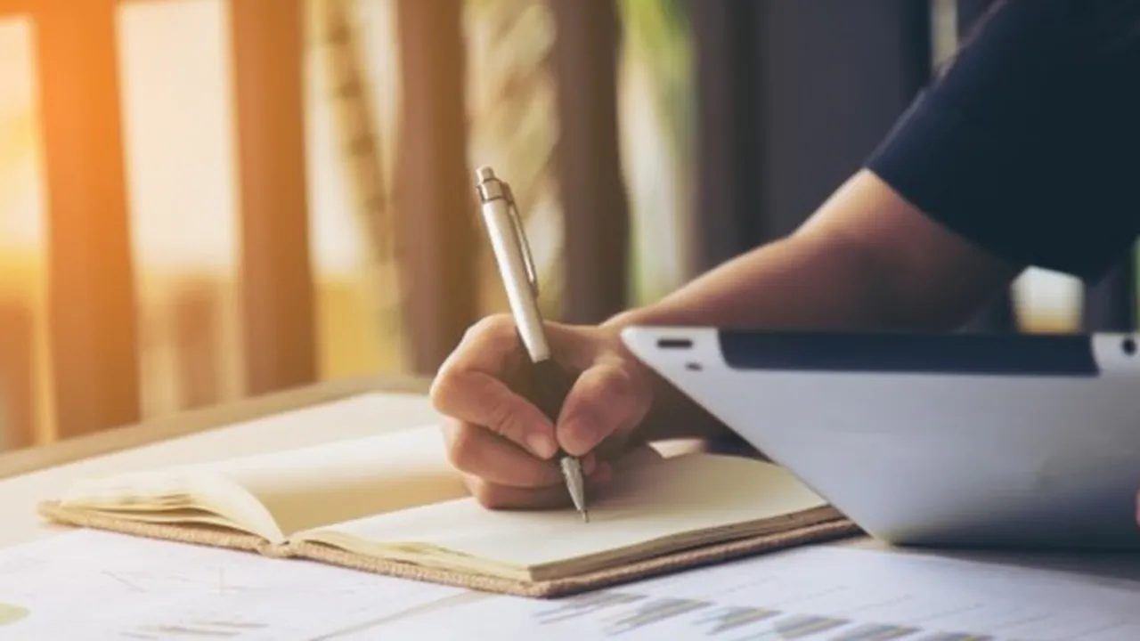 Teks Ulasan Adalah Teks Berisi Penilaian Terhadap Karya, Ketahui Struktur dan Langkah Membuatnya
