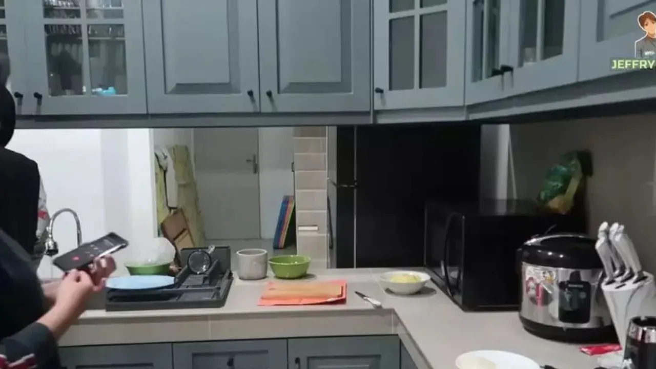 Telusuri Dapur Rumah Putri Delina, Sentuhan Klasik Amerika yang Memikat dengan Nuansa Tosca