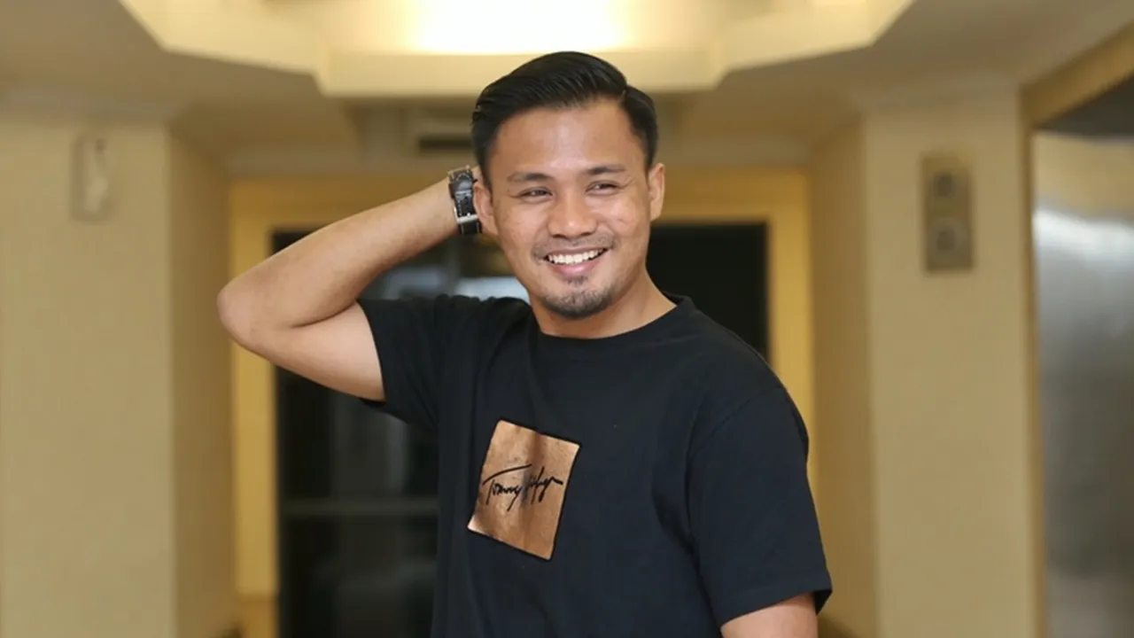 Tembang Jatuh Bangun Terasa Renyah Dilantunkan Adli Shazwi