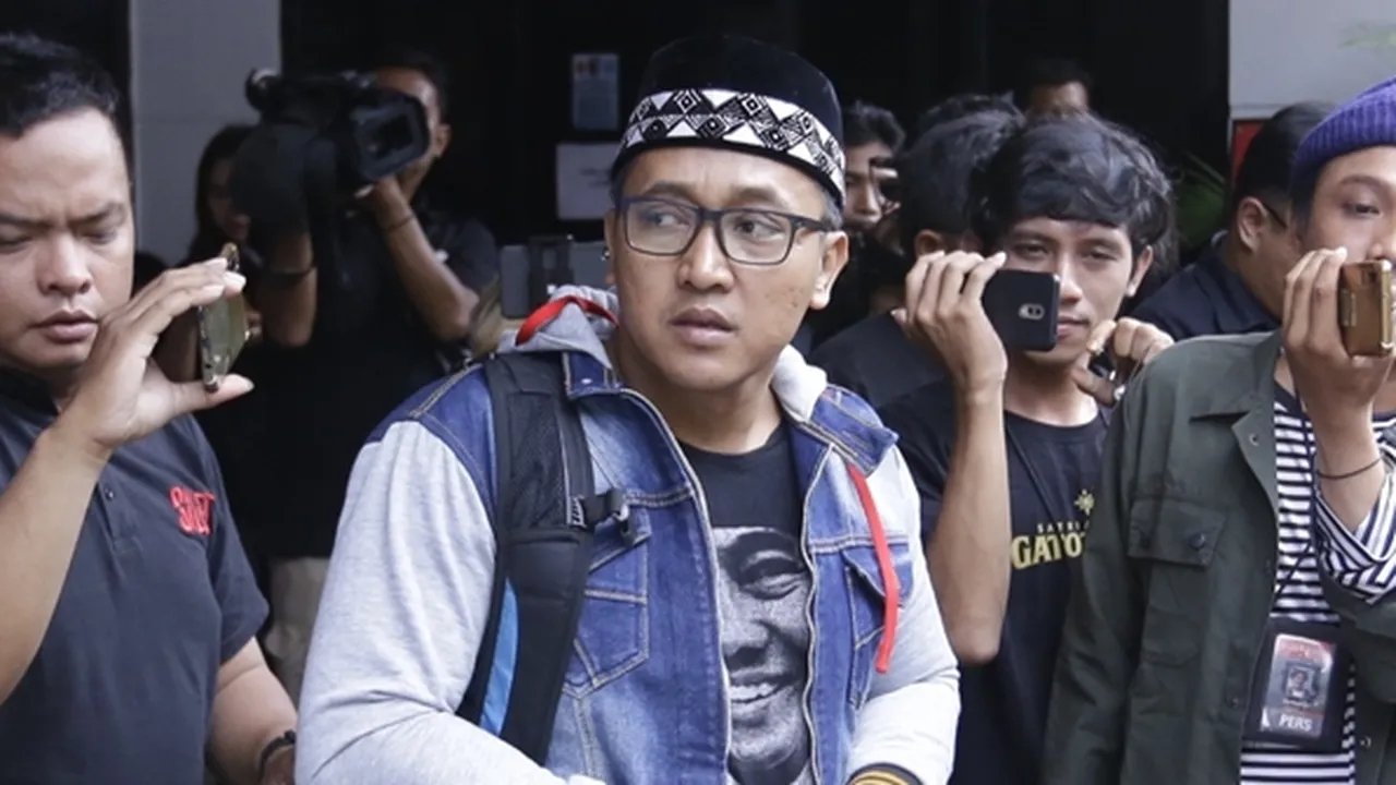 Tepis Anggapan Incar Harta Lina, Teddy Pulang dari Amerika Bawa Uang 2 Miliar Lebih Tepis Anggapan Incar Harta Lina, Teddy Pulang dari Amerika Bawa Uang 2 Miliar Lebih