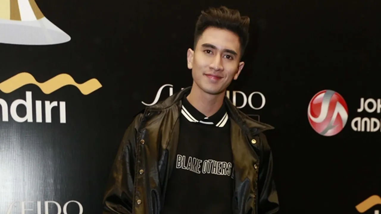 Terbaring Sakit, Verrel Bramasta Malah Pasang Pose Imut dengan Tangan Terinfus
