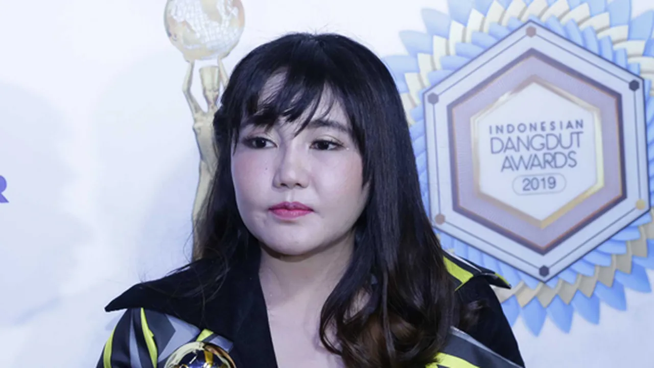 Teringat Perjuangan Ibu, Via Vallen Berlinang Air Mata di Panggung 'The Next Didi Kempot'