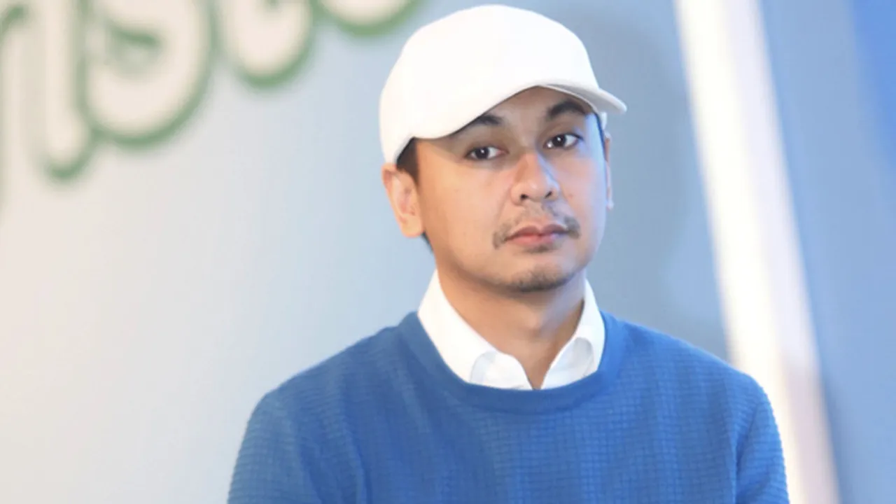 Terlalu Sering Begadang, Raditya Dika Akui Matanya Jadi Kering Terlalu Sering Begadang, Raditya Dika Akui Matanya Jadi Kering