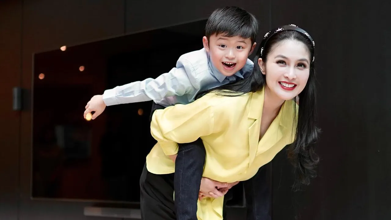 Terlalu Sibuk Kerja dan Syuting, Sandra Dewi Sampai Diprotes Anak