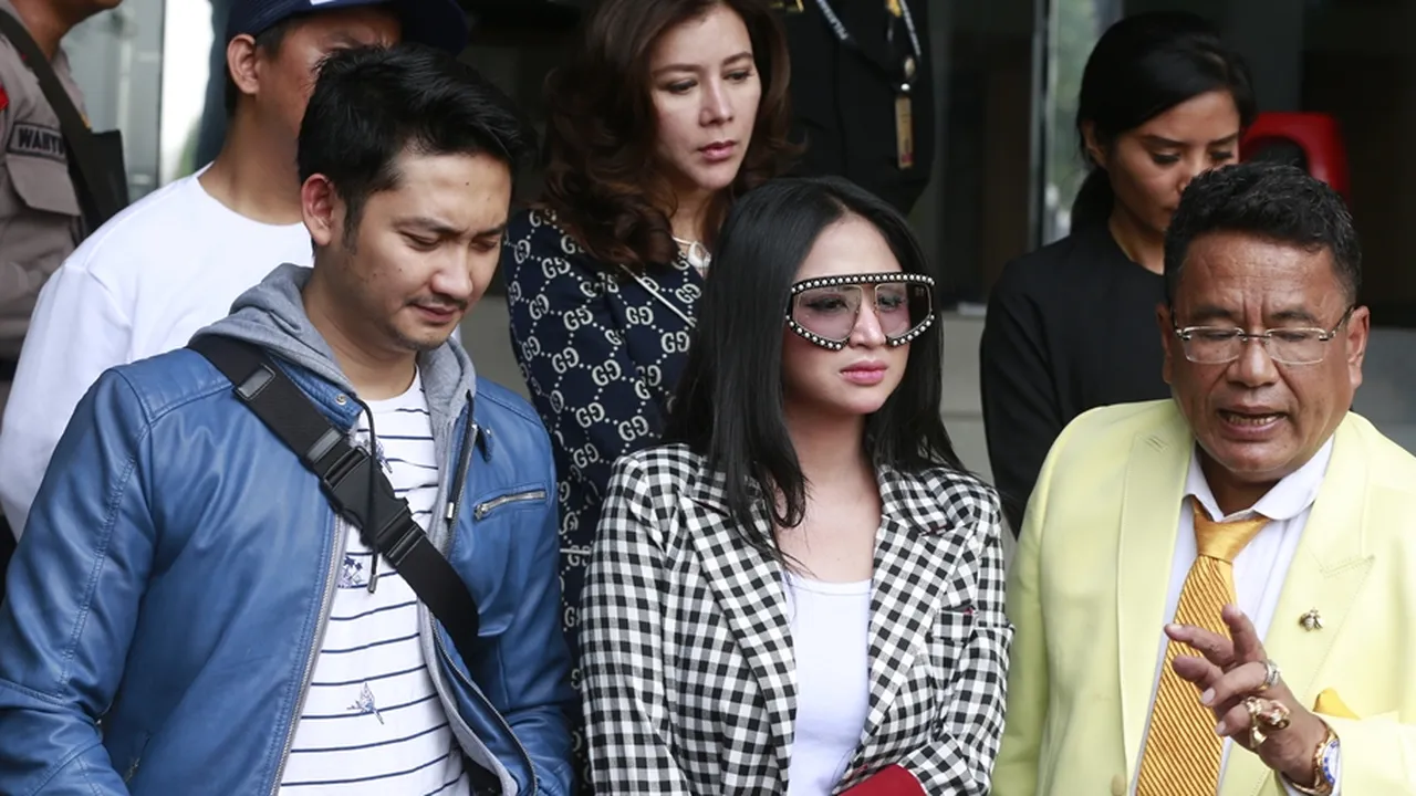 Terlanjur Sakit Hati, Dewi Perssik Ogah Berdamai Dengan Keponakan
