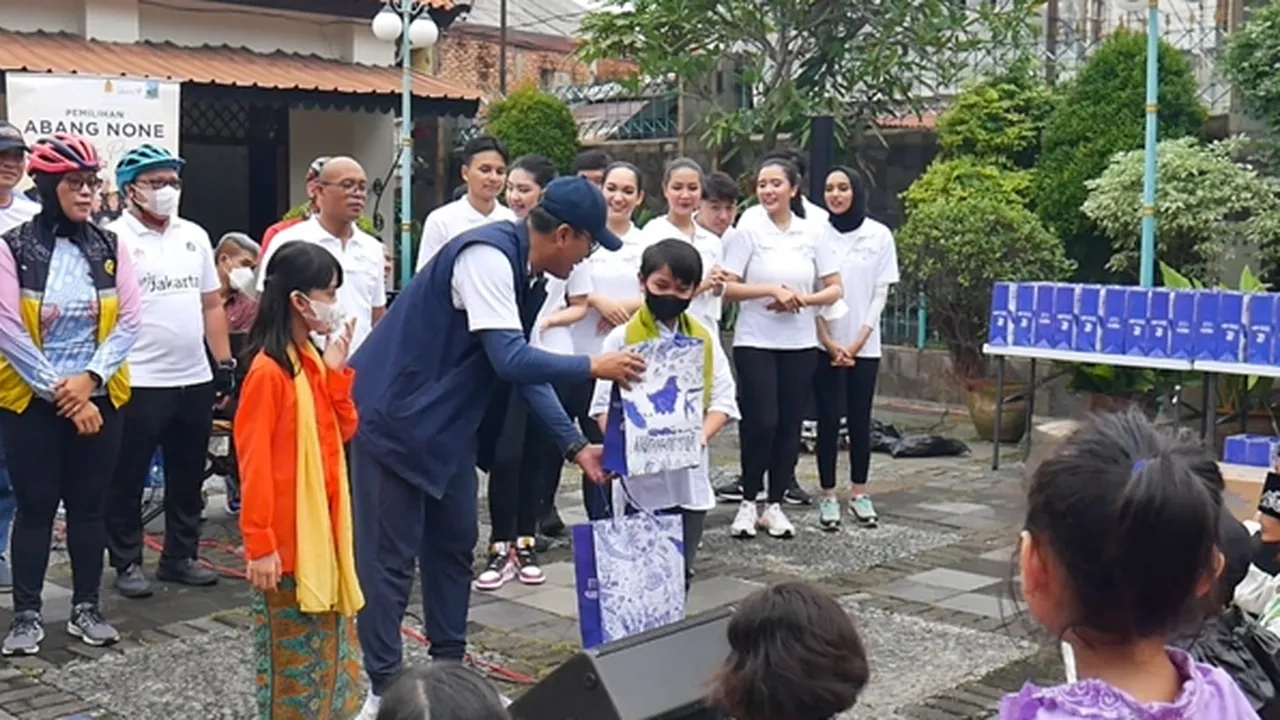 Terlibat dalam Bakti Sosial, para Finalis Abang None Jakarta Pusat Beri Edukasi pada 60 Anak SD