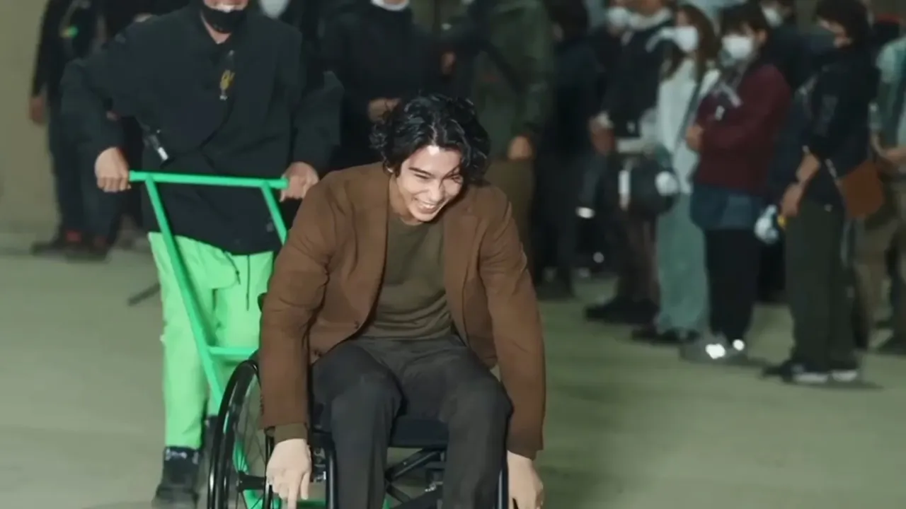 Ternyata Begini di Balik Layar Karakter Ryuji Matsuyama 'ALICE IN BORDERLAND 3' saat Adegan Kursi Roda yang Begitu Lincah Ternyata Begini di Balik Layar Karakter Ryuji Matsuyama 'ALICE IN BORDERLAND 3' saat Adegan Kursi Roda yang Begitu Lincah