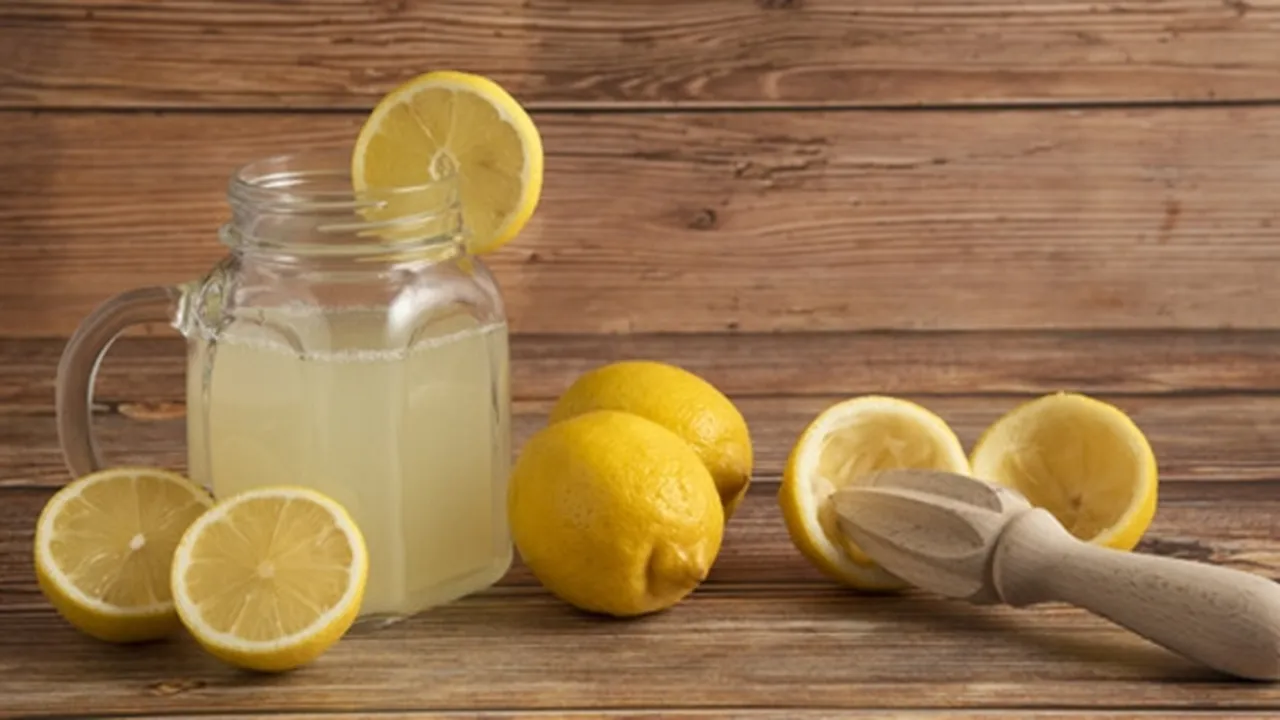 8 Manfaat Air Lemon Hangat Jika Diminum Tiap Hari, Ampuh Turunkan Berat Badan