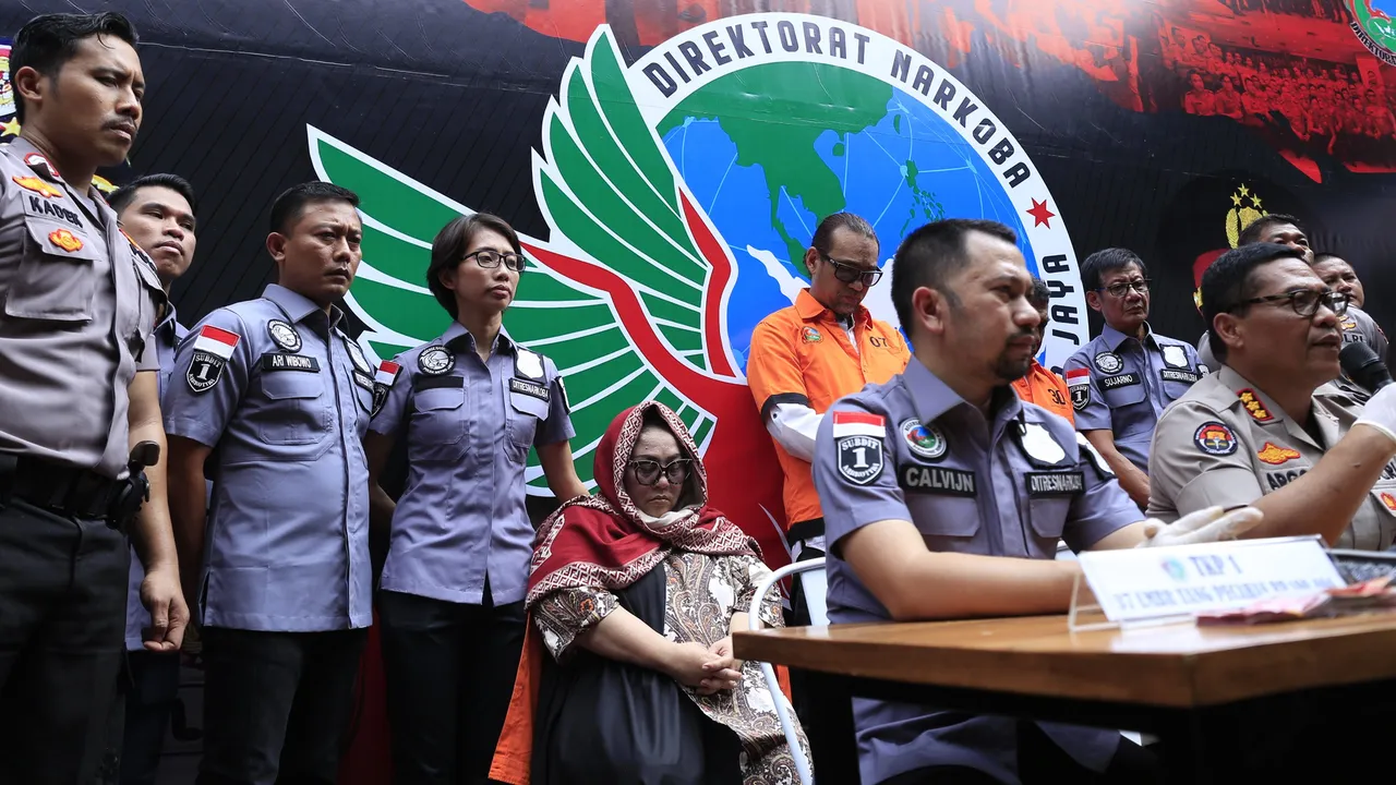 Tertangkap Narkoba, Nunung Malah Ucapkan Terima Kasih Kepada Polisi Tertangkap Narkoba, Nunung Malah Ucapkan Terima Kasih Kepada Polisi