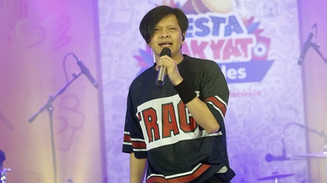 Terus Berkarya, Armand Maulana Rilis Lagu dan Video Klip 'Be With You' di Masa Pandemi Terus Berkarya, Armand Maulana Rilis Lagu dan Video Klip 'Be With You' di Masa Pandemi