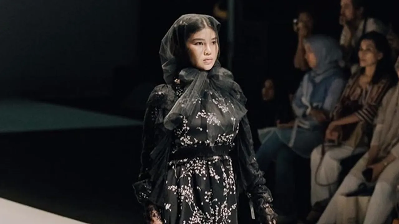 Tetap Dibully Meski Tampil Menawan di JFW 2019, Rosa Meldianti Justru Bersyukur