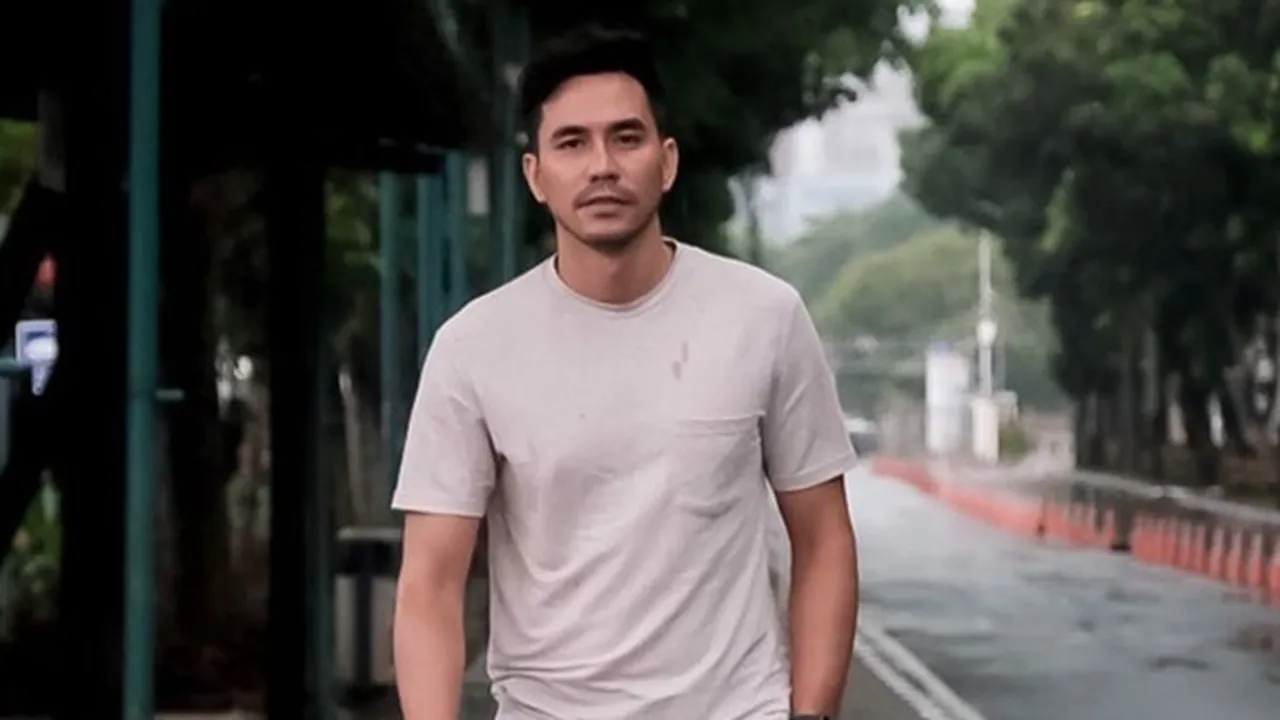 Tetap Sehat dan Bugar di Tengah Pandemi, Ini yang Dilakukan Darius Sinathrya