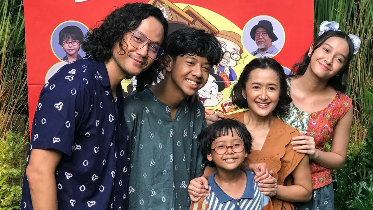 The Sasono's Family Main Film Adaptasi Komik Korea Selatan Berjudul 'KELUARGA SUPER IRIT'