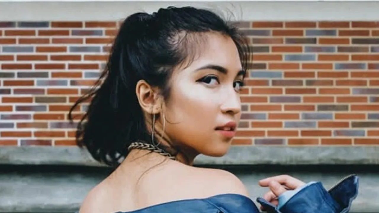 Tiffany Gabriella Ajak Pecinta Musik Tertawai Masa Muda Lewat 'Up, Down, & Inside Out'