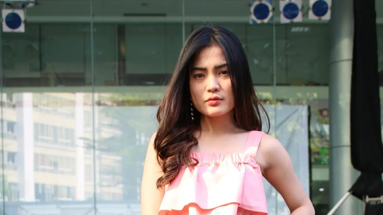 Tinggal Bersama Sang Kakak, Begini Sosok Dinda Permata Di Mata Stefany Danasia