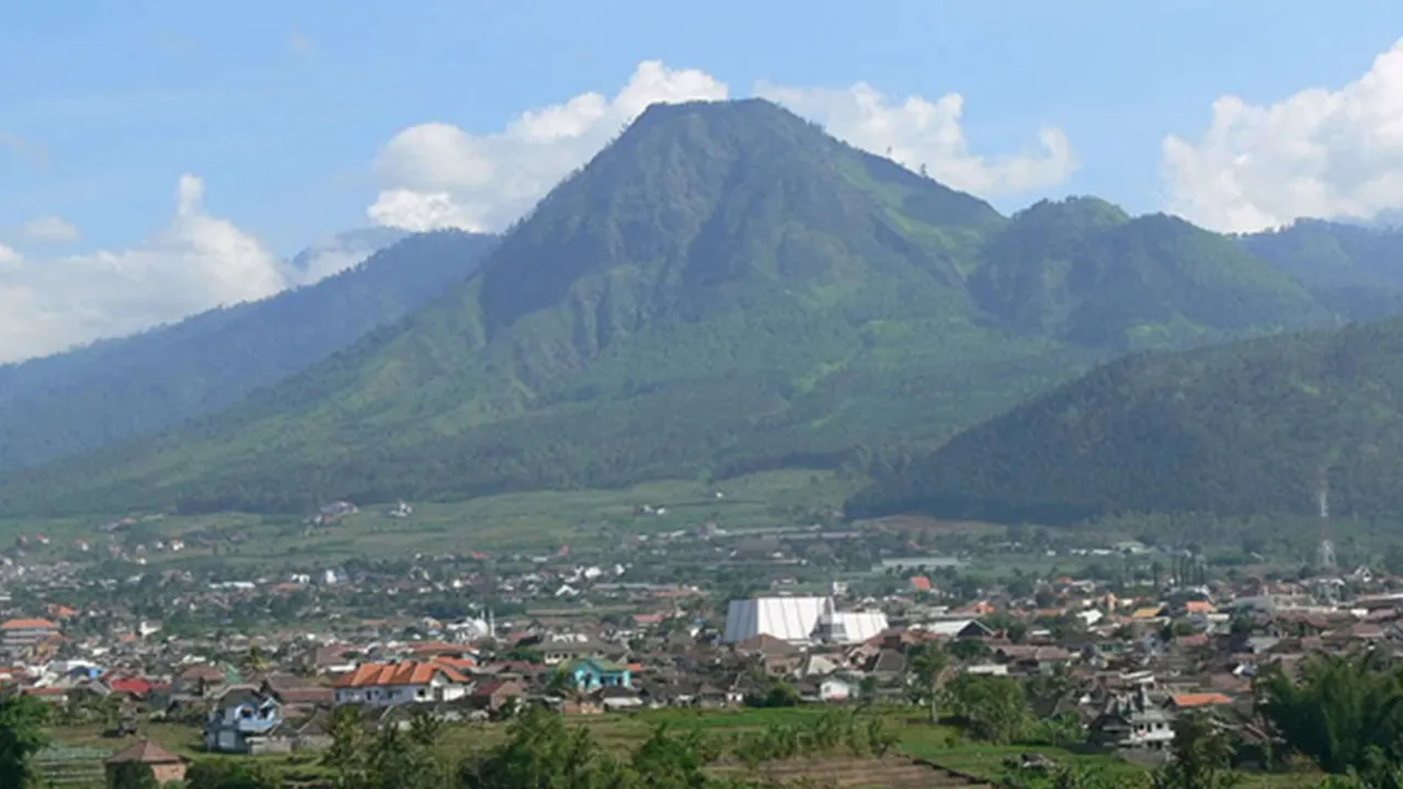 Tinggalkan Sepatu dan Kaos Kaki, Pendaki Gunung Panderman Belum Ditemukan