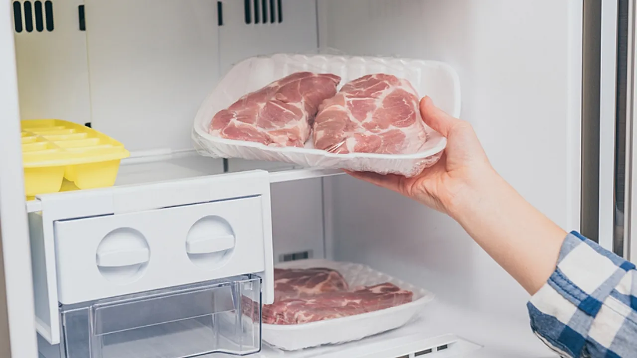 Tips Agar Daging Tidak Cepat Rusak dan Bebas Bau di Kulkas
