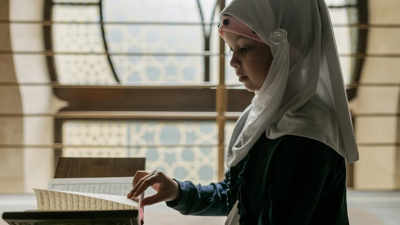 Tips Memilih Gamis Lebaran 2025 Remaja yang Modis dan Nyaman untuk Berbagai Acara Silaturahmi