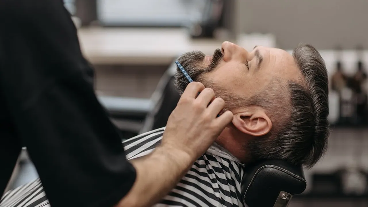 Tips Memilih Gaya Potongan Rambut Pendek Pria yang Cocok untuk Lebaran, Tampil Rapi dan Percaya Diri