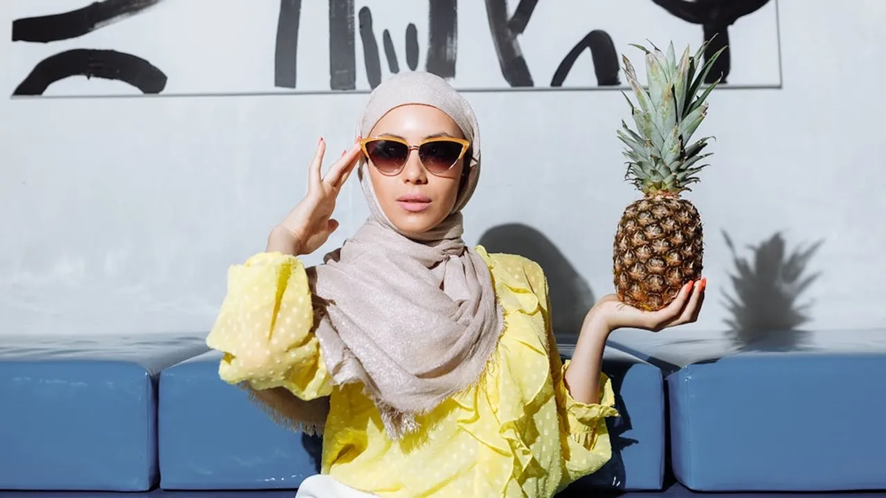 Tips Memilih Kacamata Gaya Wanita Hijab Sesuai Bentuk Wajah dan Hijab Style Kalian