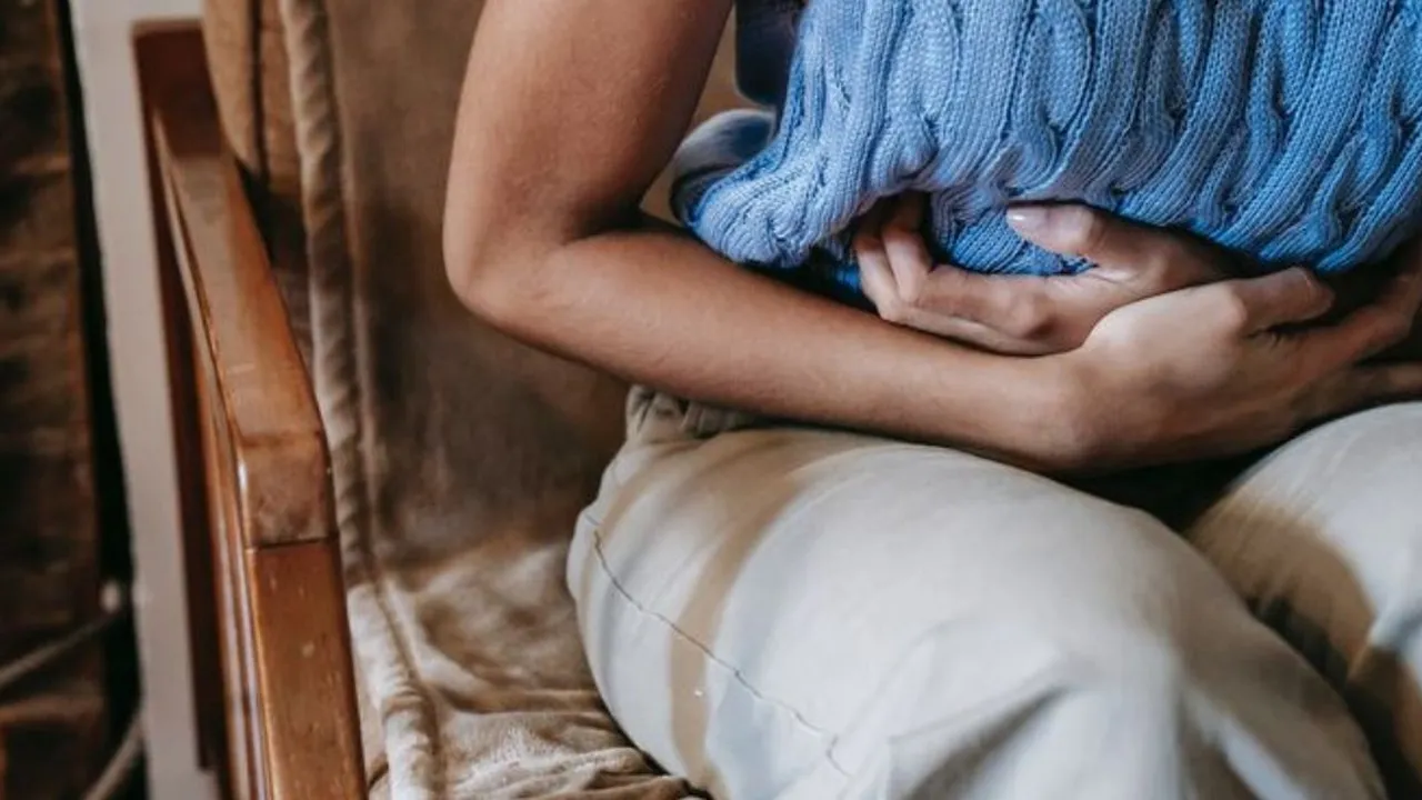 Tips Mengatasi Menstruasi Pertama Anak dengan Cinta dan Keterbukaan