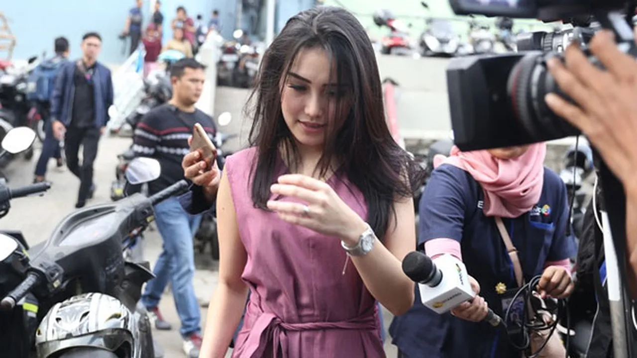 Tips Menjaga Tubuh Ayu Ting Ting, Hobi Lakukan Yoga & Pilates