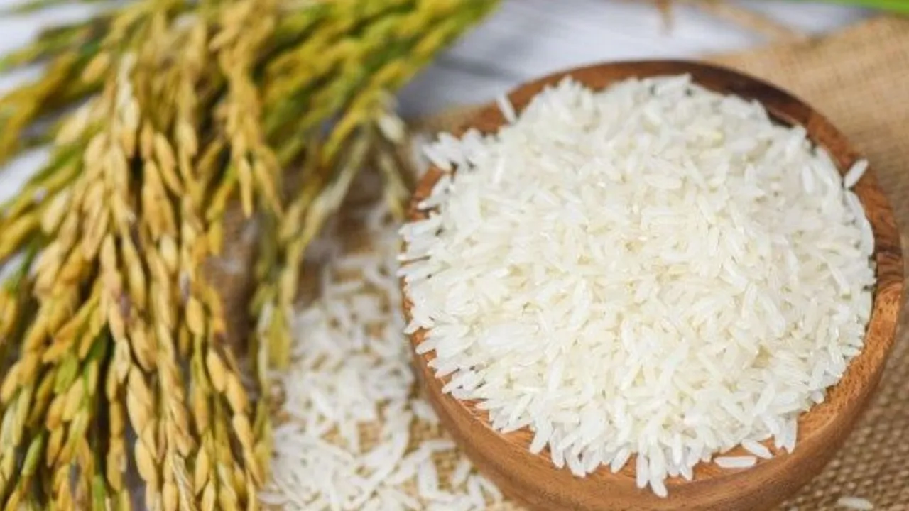 Tips Praktis Bikin Beras Lebih Pulen dan Wangi Pakai Bahan Dapur