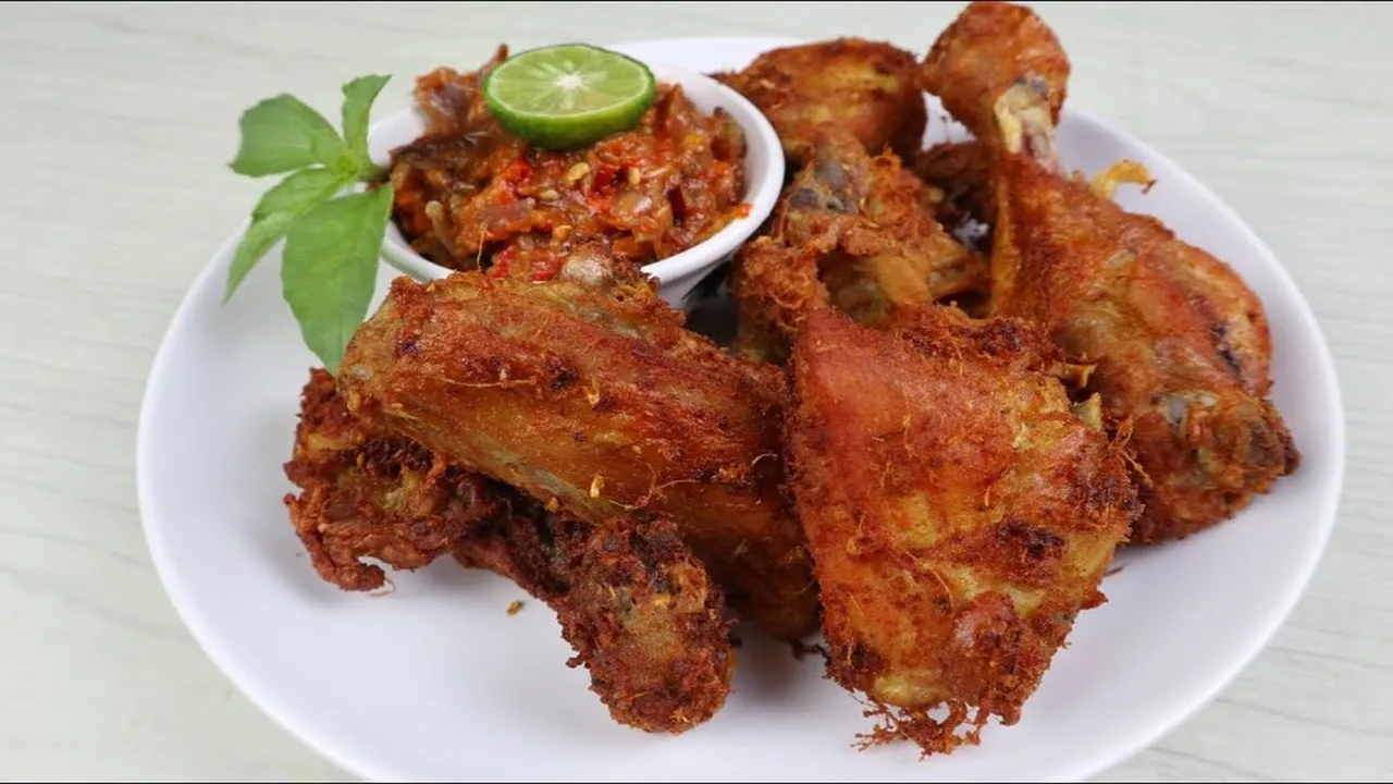 Tips Sukses Goreng Ayam agar Tidak Alot, Ternyata Pakai Bahan Ini