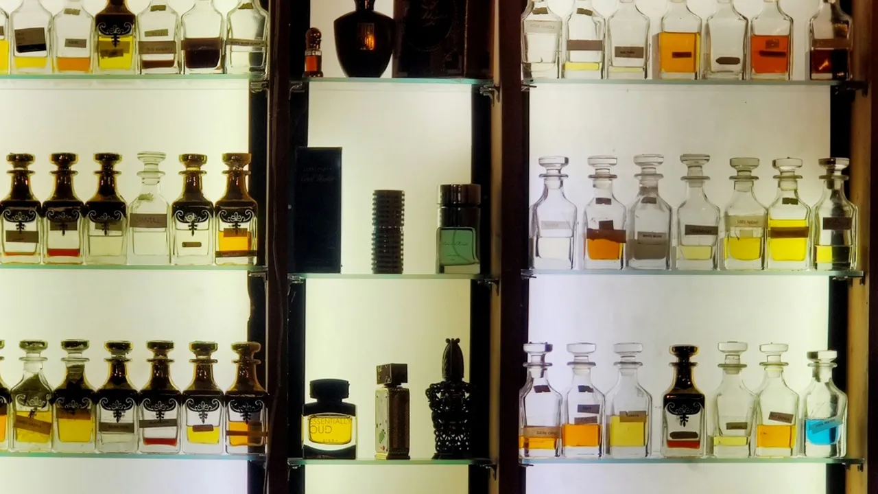 Top 7 Parfum Lokal untuk Pria dengan Aroma Segar Terbaik 2025